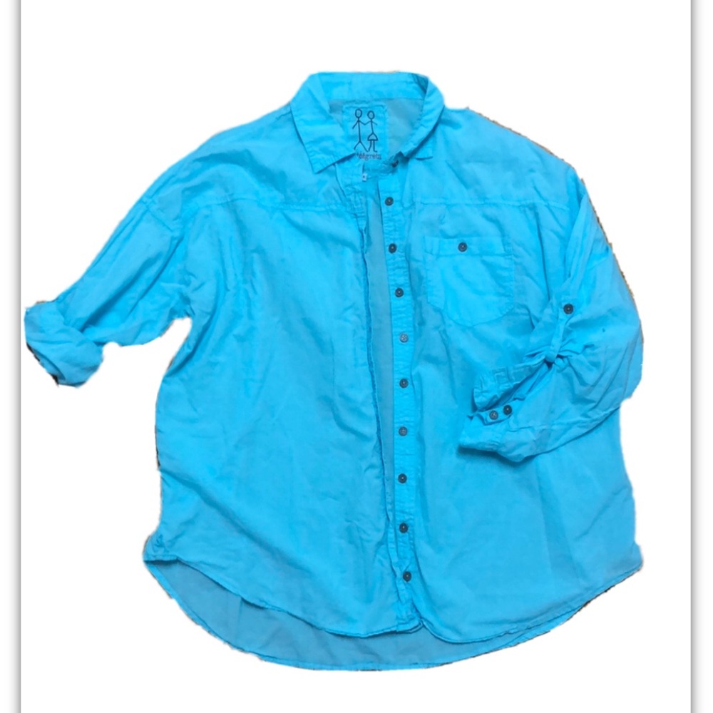 Pete & Greta Johnny was blue button down over side shirt